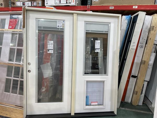 CCIN114 - 70X80 FRONT DOOR RIGHT HAND WITH GLASS, BLINDS & PET DOOR