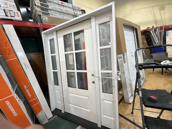 CCIN117 - 62X80 FRONT DOOR LEFT HAND WITH WINDOWS & SIDELITES