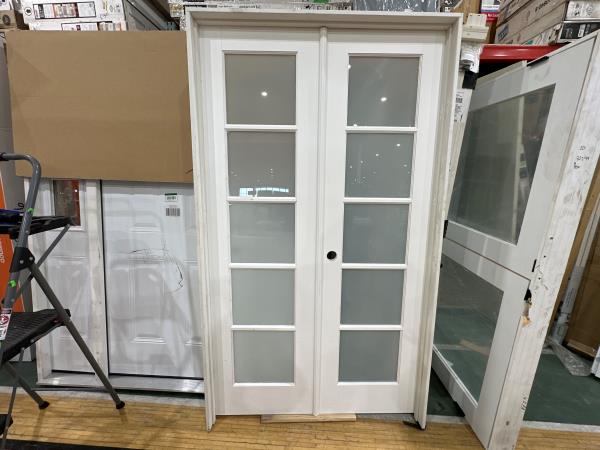 CCIN103 - 46X80 INTERIOR RIGHT HAND DOOR W/ 5 LITE FROSTED GLASS WHITE